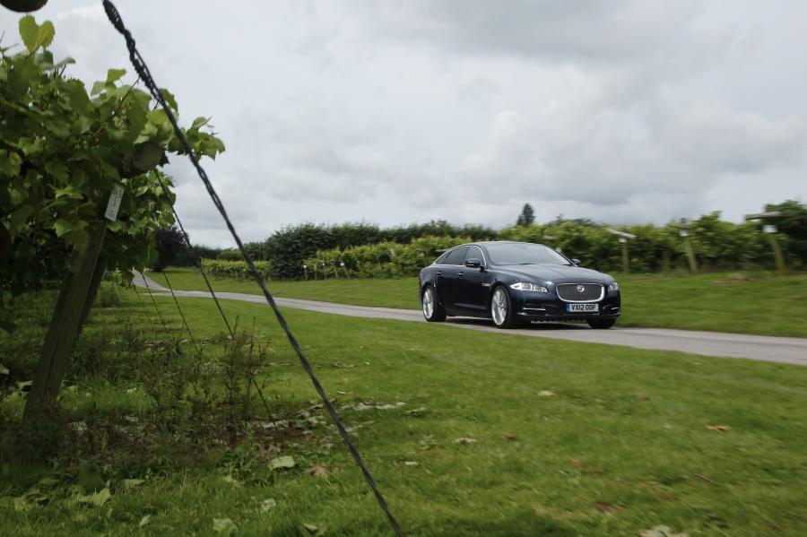  Jaguar XJ 2012 года  (UK) (фото 73 из 121)
